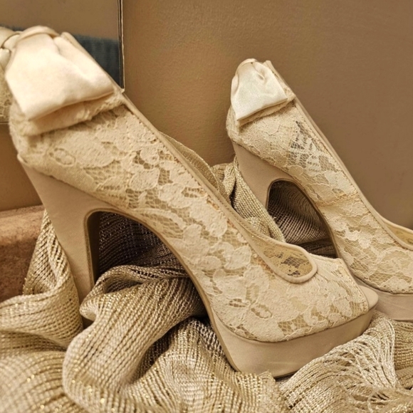 Amazing lace peep toe💎platform heels 🪭💫🦋 - Picture 3 of 10